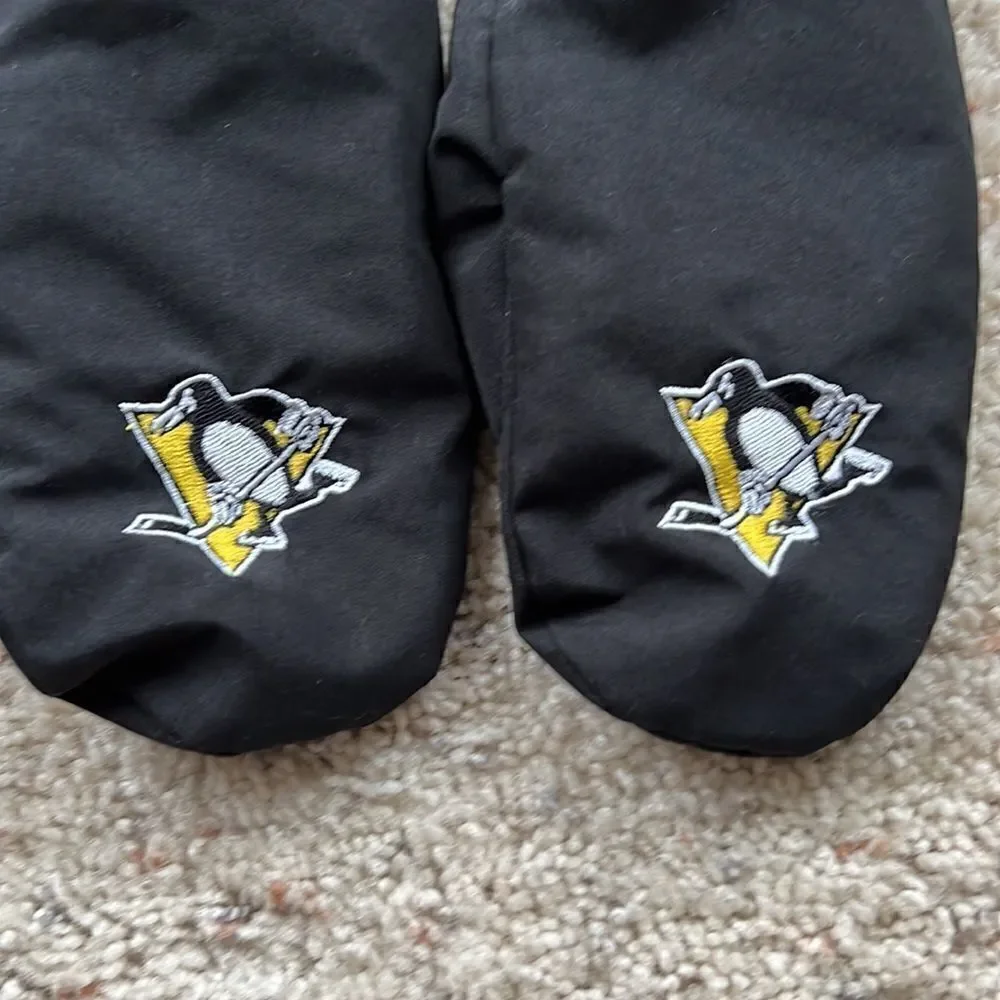 Pittsburgh Penquins NHL youth boys mittens size 8-20.